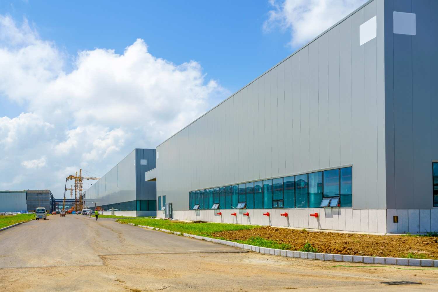 Industrial Real Estate in Dubai: Why Warehouses and Logistics Properties Are Growing Investments